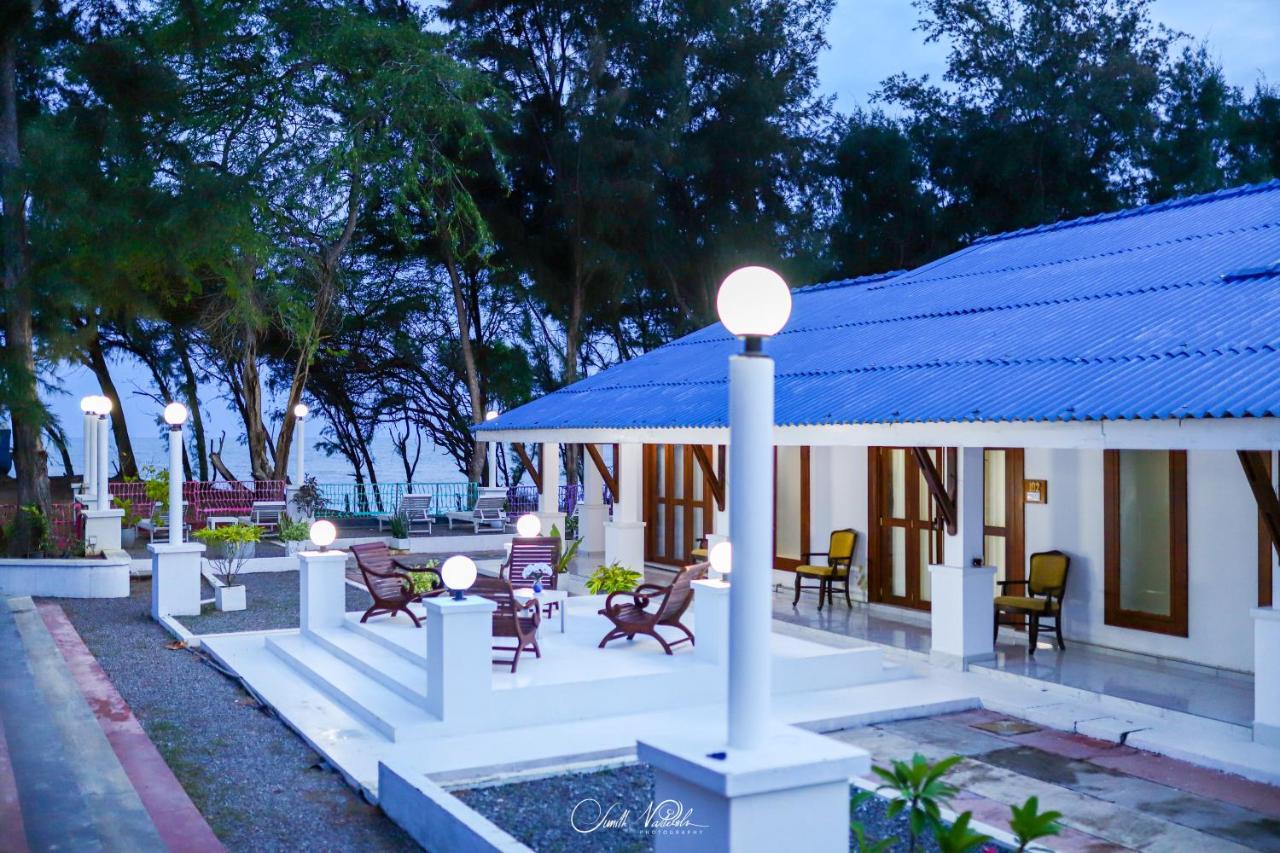 Ceylonta Beach Resort And Spa Hambantota Exterior foto
