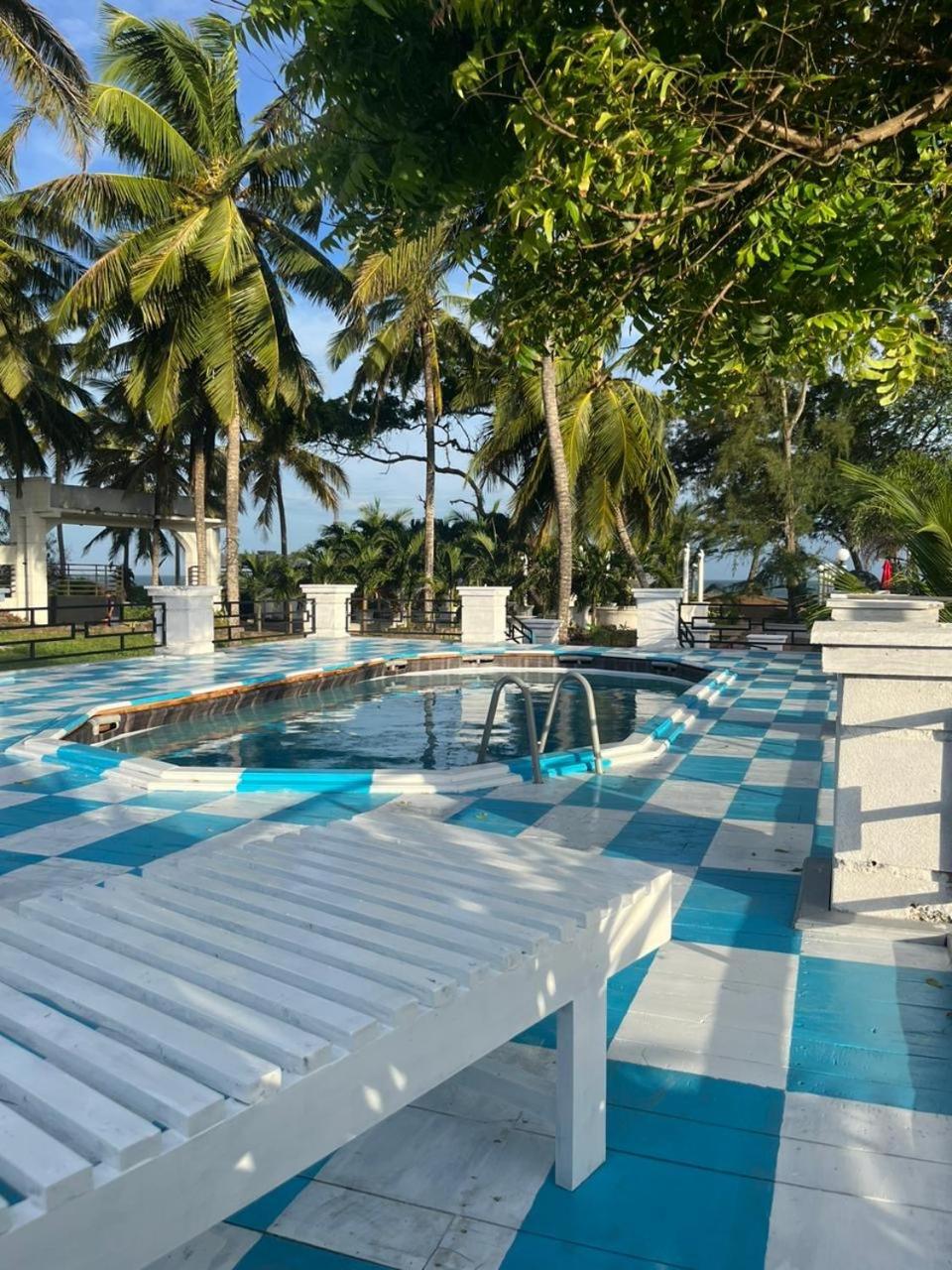 Ceylonta Beach Resort And Spa Hambantota Exterior foto