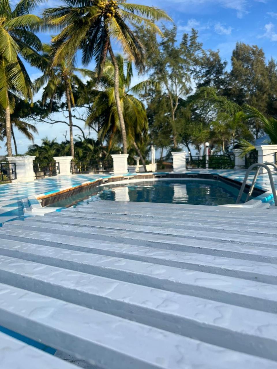 Ceylonta Beach Resort And Spa Hambantota Exterior foto