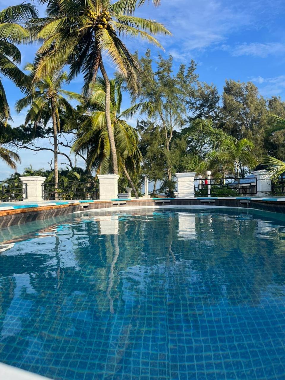 Ceylonta Beach Resort And Spa Hambantota Exterior foto